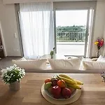 Abelia Luxurious *