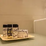 Abelia Luxurious * פיניקונטה