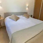 Abelia Luxurious פיניקונטה