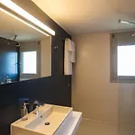 Abelia Luxurious פיניקונטה