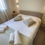Abelia Luxurious פיניקונטה
