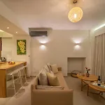 Abelia Luxurious * פיניקונטה