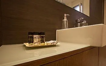 Abelia Luxurious
