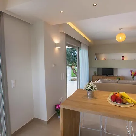 Abelia Luxurious Lägenhet Finikounta