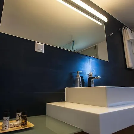 Abelia Luxurious Finikounta