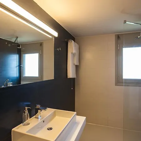 Abelia Luxurious Finikounta