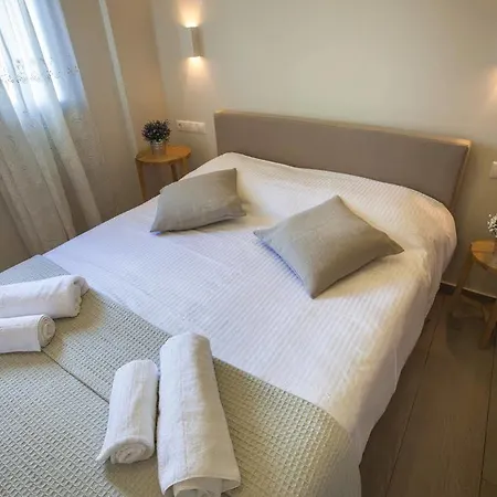 Abelia Luxurious Finikounta