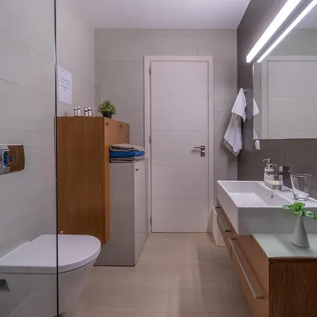 Abelia Luxurious *