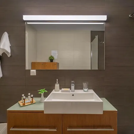 Abelia Luxurious Finikounta