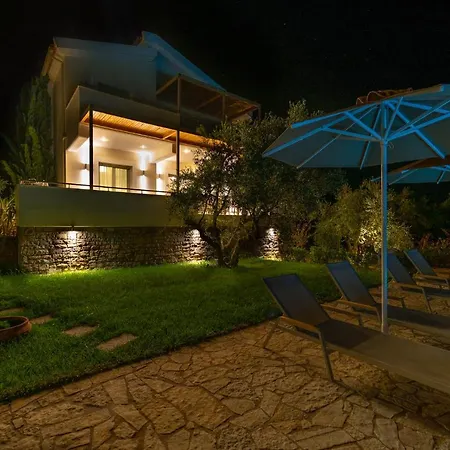 Abelia Luxurious Appartement Finikounta