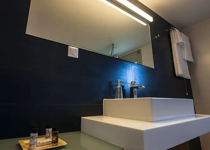 Abelia Luxurious Finikounta