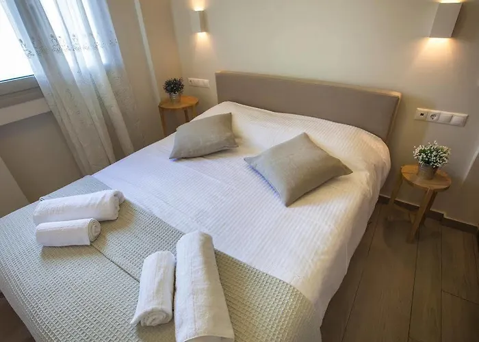 Abelia Luxurious Finikounta